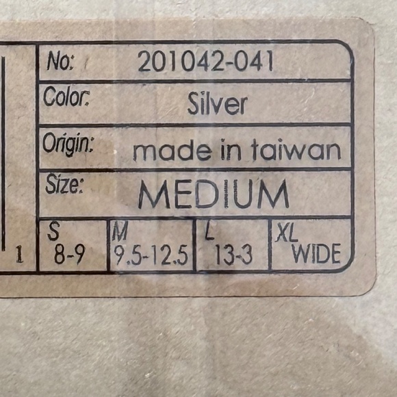 2 Pairs of Plae Spare Shoe Straps Tabs Wonderland Winter & Silver Medium New - Picture 3 of 6